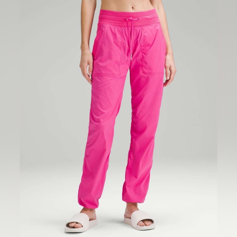 Lululemon dance studio - sonic pink